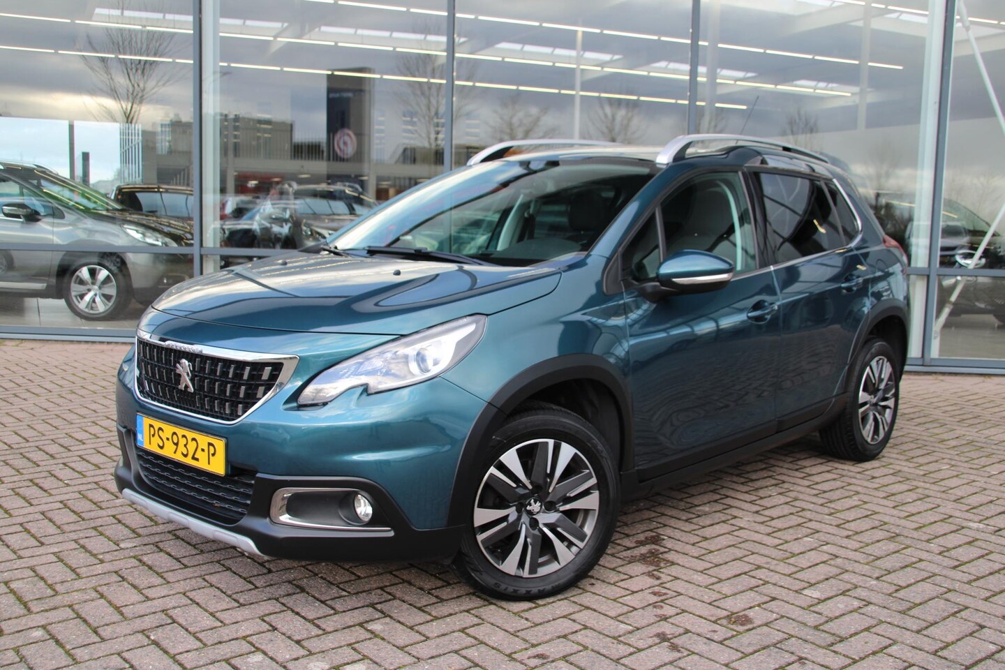 Peugeot 2008 - 1.2 PureTech 110pk Allure Airco Carplay Panoramadak - AutoWereld.nl