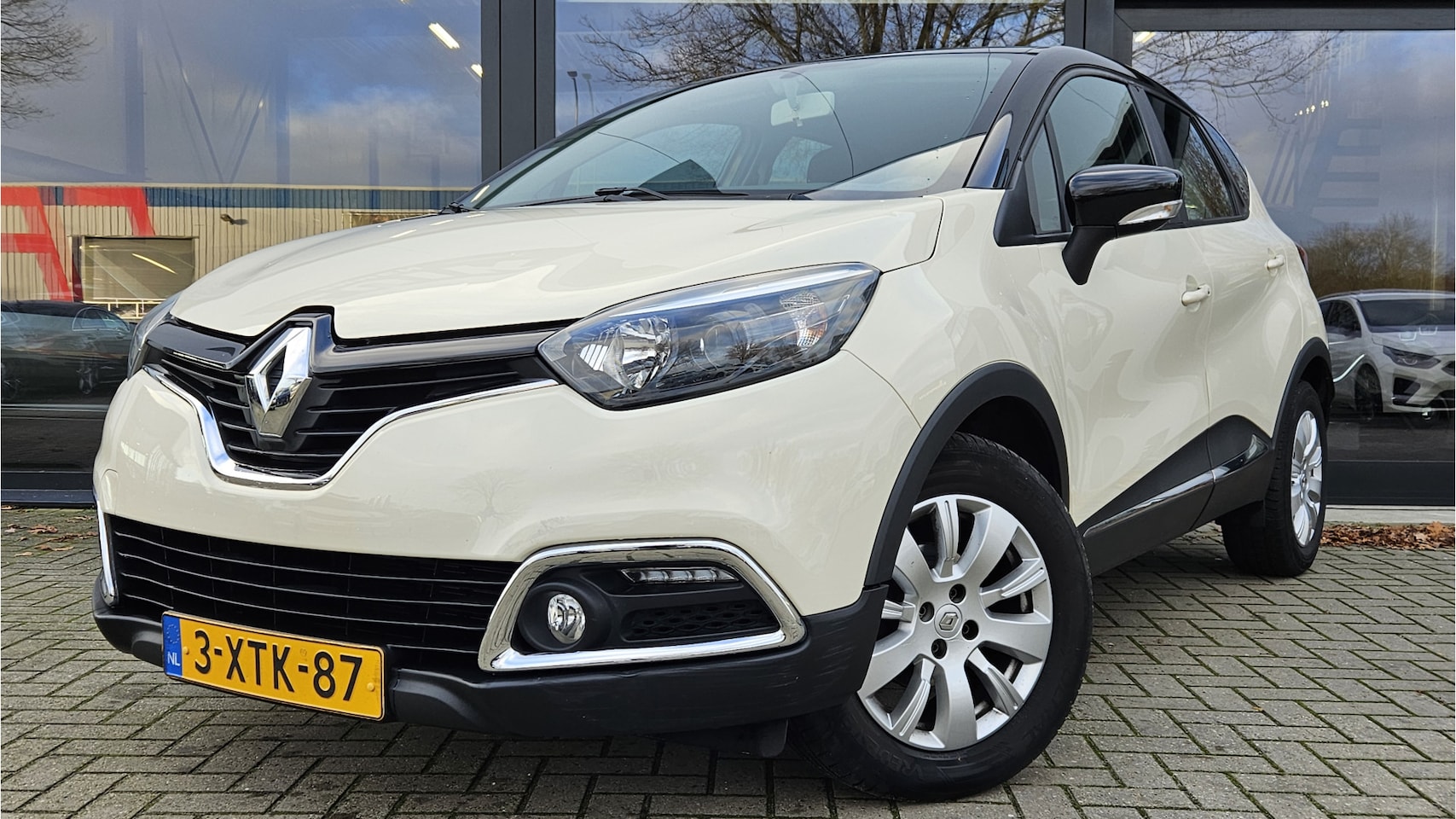 Renault Captur - 0.9 TCe Expression + LM VELGEN + NAVIGATIE + CRUISE - AutoWereld.nl