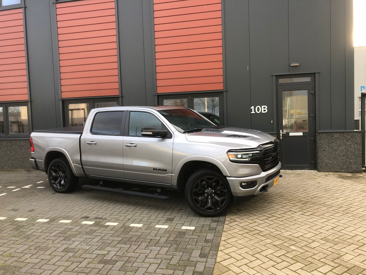 Dodge Ram 1500 - 5.7 V8 4x4 Crew Cab Limited NIGHT EDITION / HUD / FULL OPTIONS - AutoWereld.nl