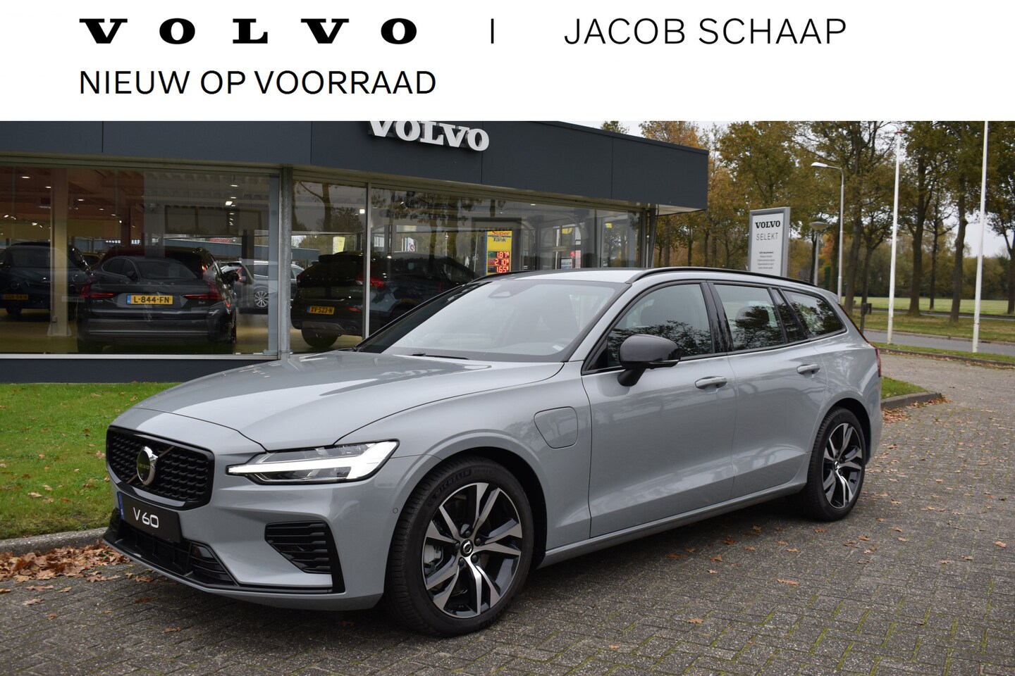 Volvo V60 - T6 350PK Automaat Recharge AWD Plus Dark | ACC | H&K | Blis | 360 Camera | Stuurverwarming - AutoWereld.nl