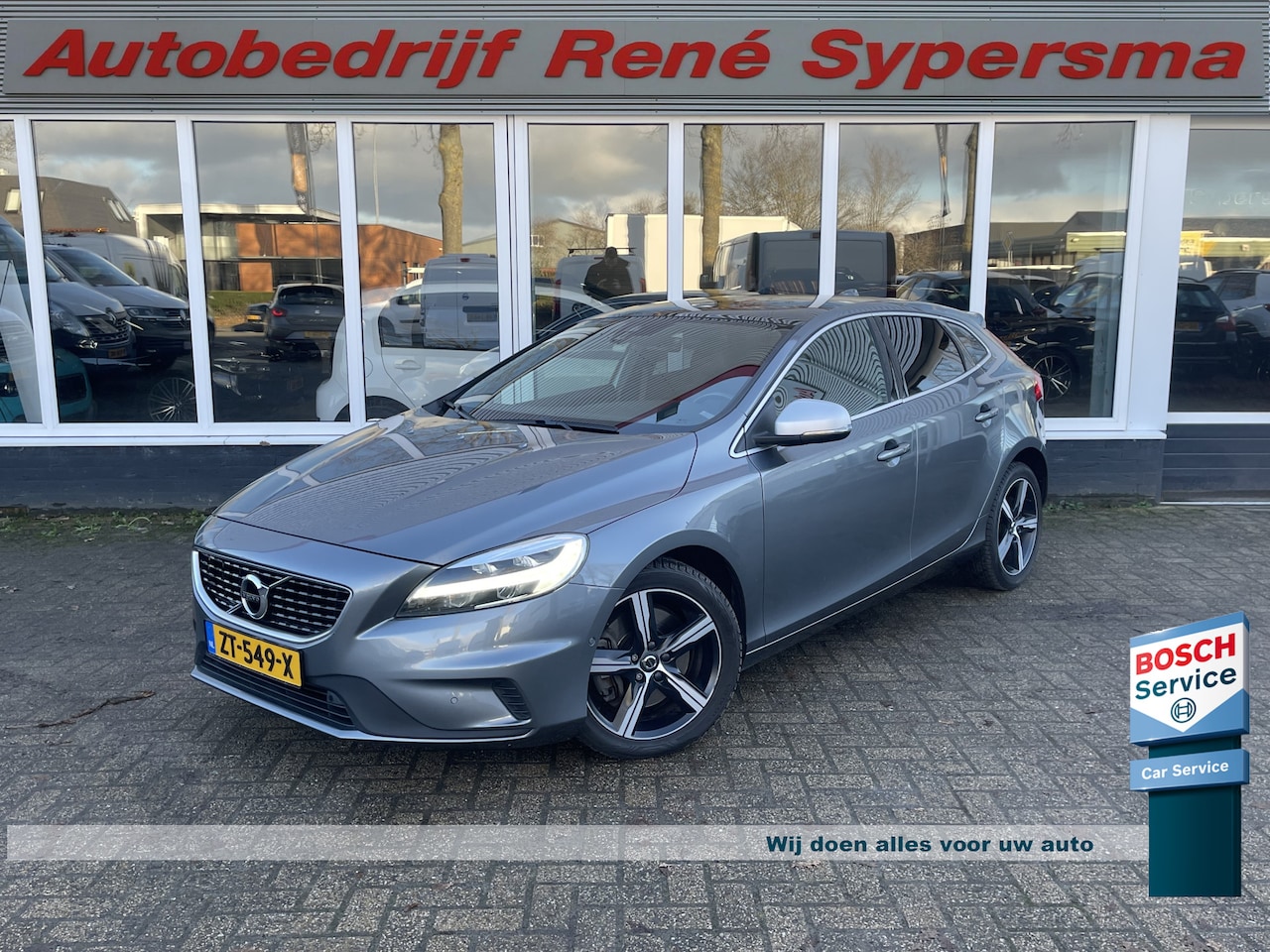 Volvo V40 - 1.5 T3 Polar+ Sport Standkachel | Pano | Automaat | Nieuwstaat! - AutoWereld.nl