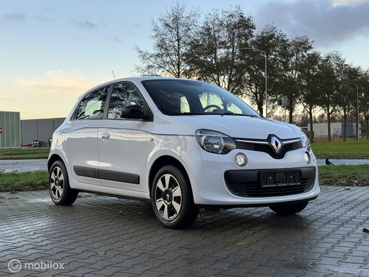 Renault Twingo - 1.0 SCe 75 Limited | Lage km | Garantie - AutoWereld.nl