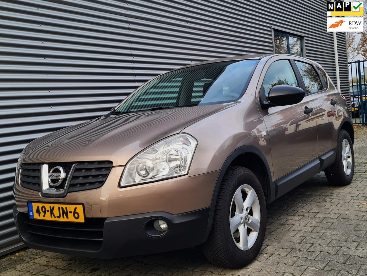 Nissan Qashqai - 1.6 Visia 12-2009 Cafe Latte Metallic 104dkm NAP!! - AutoWereld.nl