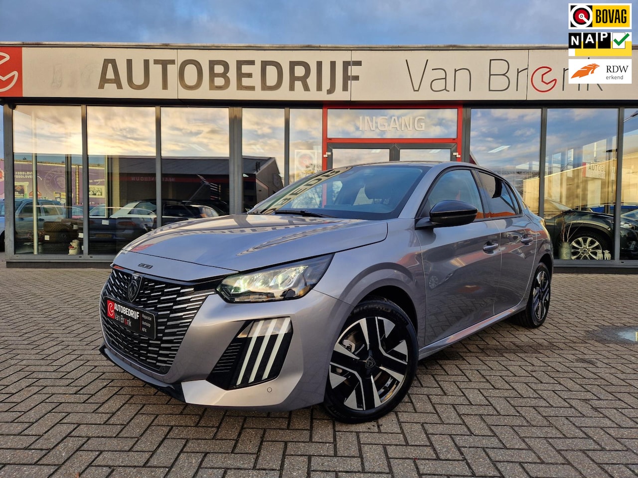 Peugeot 208 - 1.2 PureTech 100PK Allure | Carplay | PDC | Adapt Cruise - AutoWereld.nl