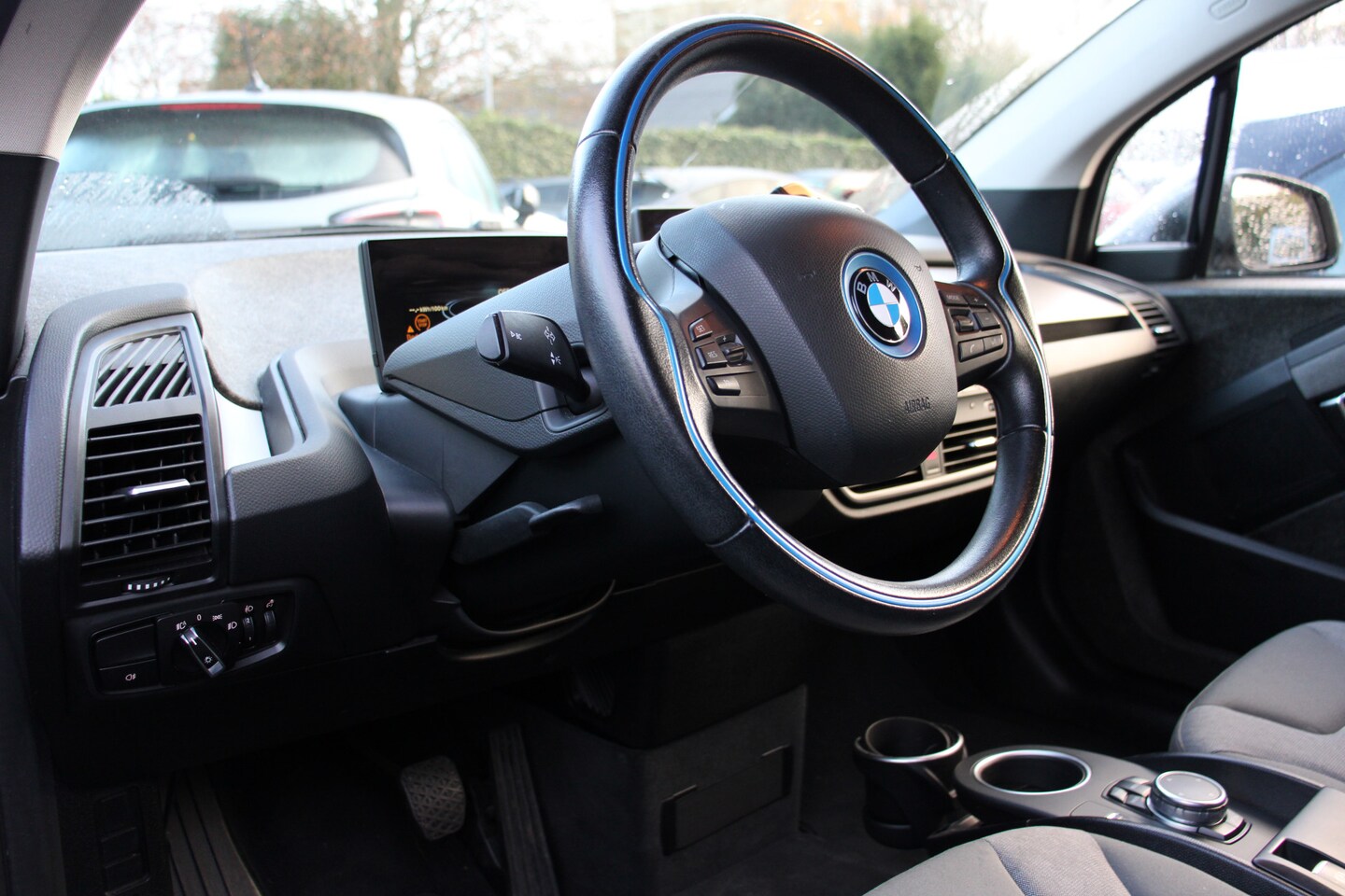 BMW i3 - BASIS COMFORT ADVANCE 22 KWH | NAVI-PROF | CAMERA | CLIMA | STOELVERWARMING | CRUISE | LM. - AutoWereld.nl