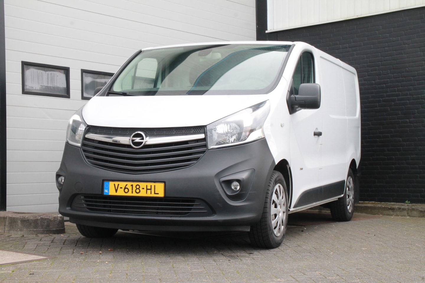 Opel Vivaro - 1.6 CDTI 125PK BiTurbo - EURO 6 - Airco - Navi - Cruise - € 10.900,- Excl. - AutoWereld.nl