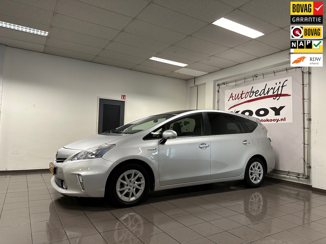 Toyota Prius Wagon - 1.8 Aspiration 96g * 7 Persoons / Panoramadak / Camera / LED / NL Auto * - AutoWereld.nl