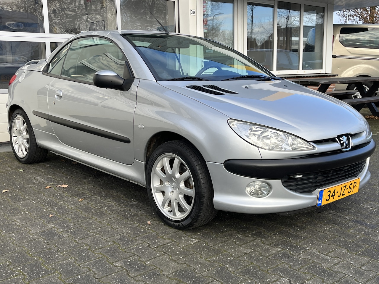 Peugeot 206 CC - 1.6-16V Lederen bekleding Windscherm Elektrisch bedienbare kap - AutoWereld.nl