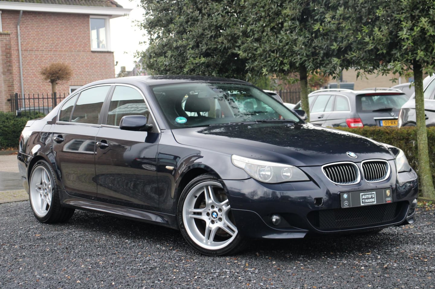 BMW 5-serie - 523i Business Line 177 PK Youngtimer Leder Trekhaak Camera 19'' - AutoWereld.nl