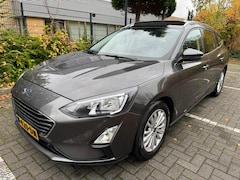 Ford Focus Wagon - 1.0 EcoBoost Titanium / Pano'dak / Camera / Xenon