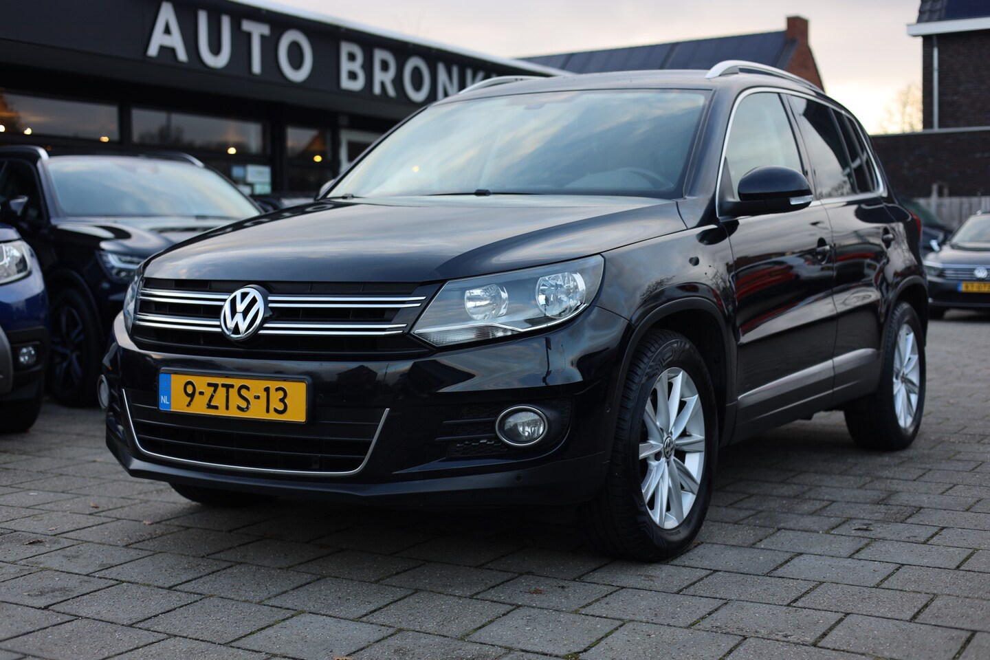 Volkswagen Tiguan - 1.4 TSI SPORT&STYLE AUTOMAAT | NAVI | TREKHAAK - AutoWereld.nl