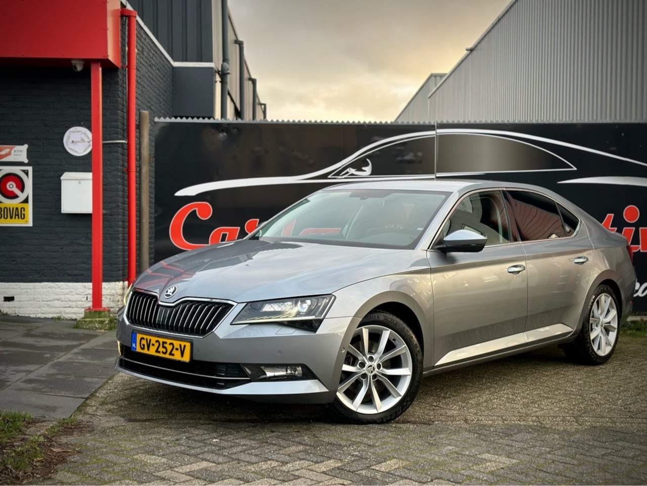 Skoda Superb - 2.0 TDI 150PK! ACC|BLINDSPOT|DCC|CAMERA|XENON VOL! - AutoWereld.nl