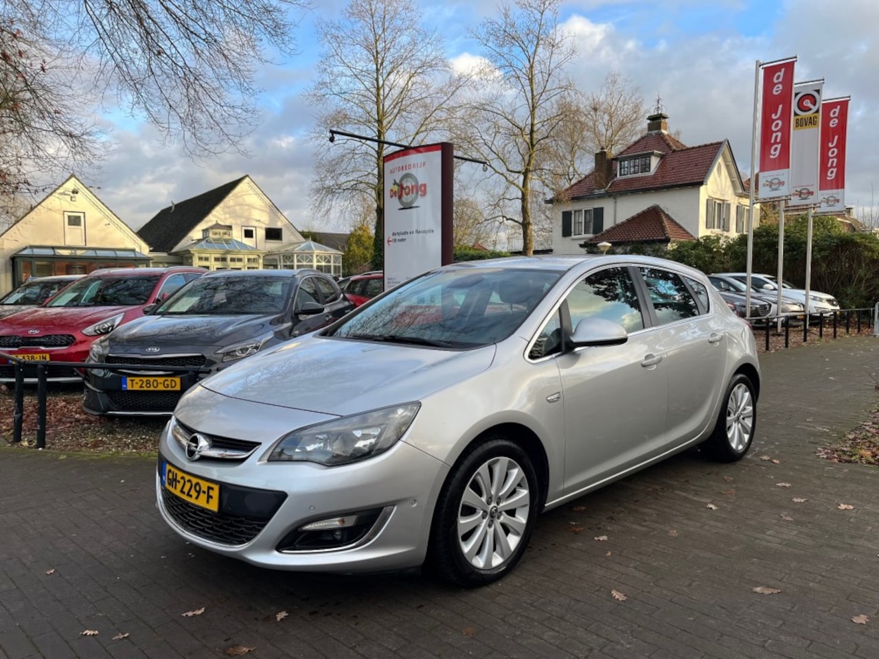 Opel Astra - 1.4 TURBO AUTOMAAT / CRUISE CTR. / TREKHAAK / PDC / 17'' LMV - AutoWereld.nl