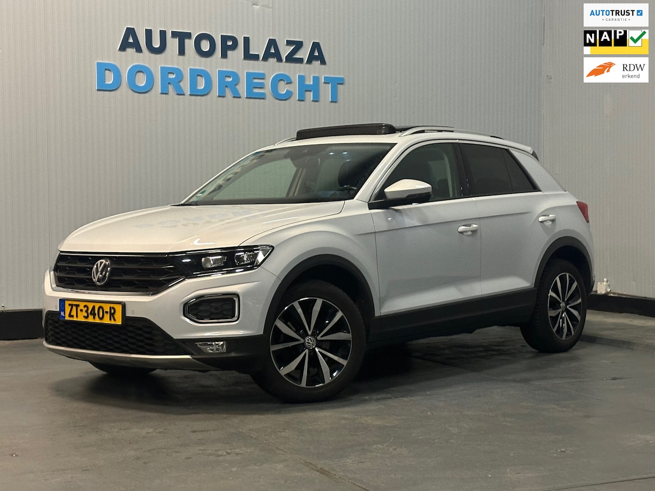 Volkswagen T-Roc - 1.0 TSI Sport VIRTUAL / PANO / - AutoWereld.nl