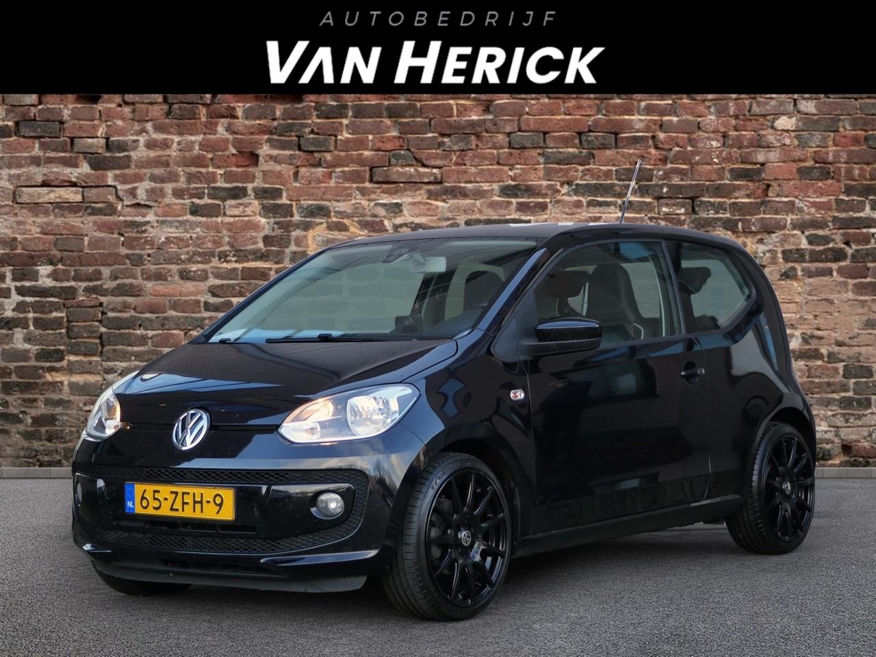 Volkswagen Up! - 1.0 high up! BlueMotion | Airco | Navi | Leder - AutoWereld.nl