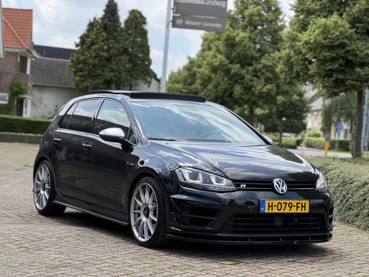 Volkswagen Golf - 2.0 TSI R 4Motion|Pano|Carplay - AutoWereld.nl