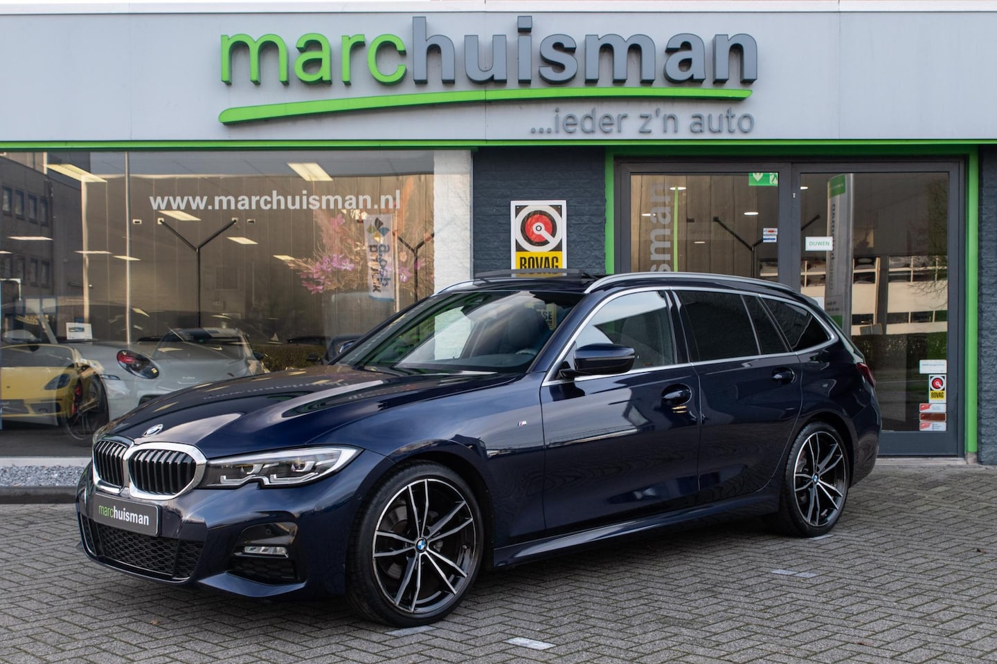 BMW 3-serie Touring - 318i High Executive M SPORT / PANODAK / HARMAN KARDON / LEDER - AutoWereld.nl