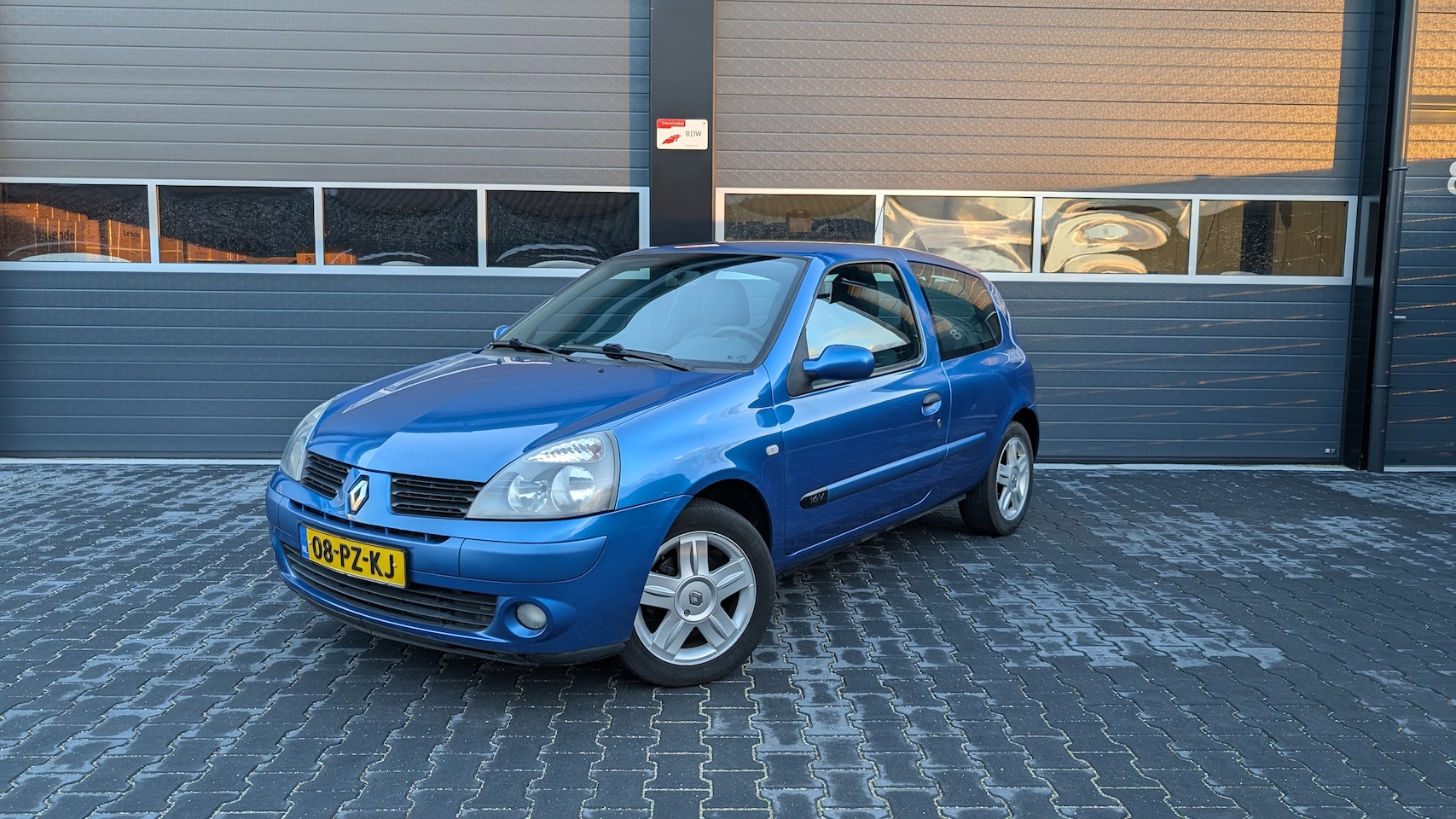 Renault Clio - 1.2-16V Authentique Comfort Nieuwe Distributiriem - AutoWereld.nl