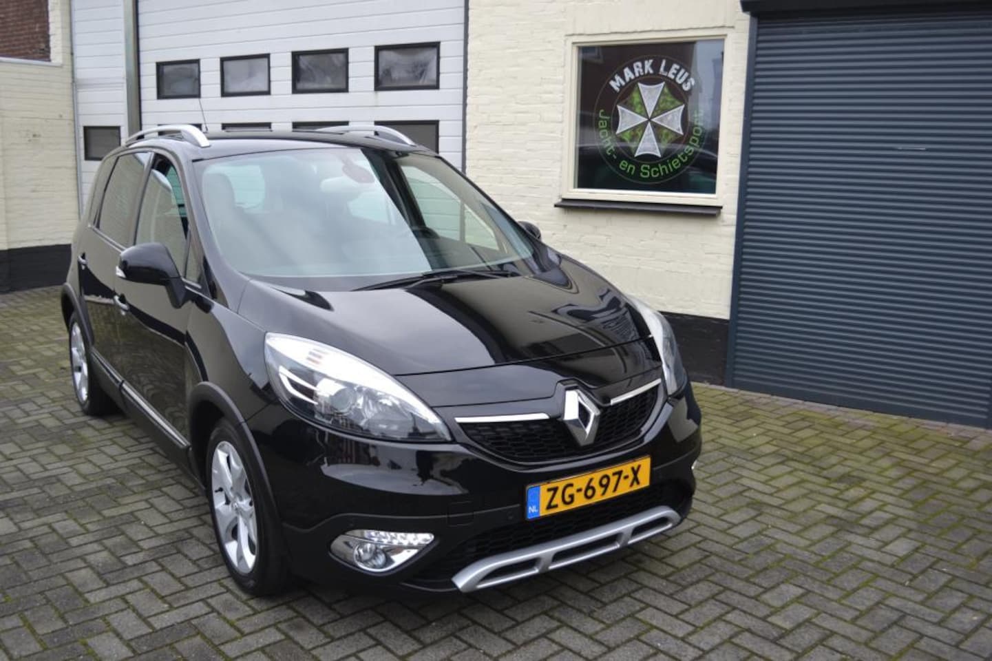 Renault Scénic Xmod - Cross 1.2 TCe Bose - AutoWereld.nl