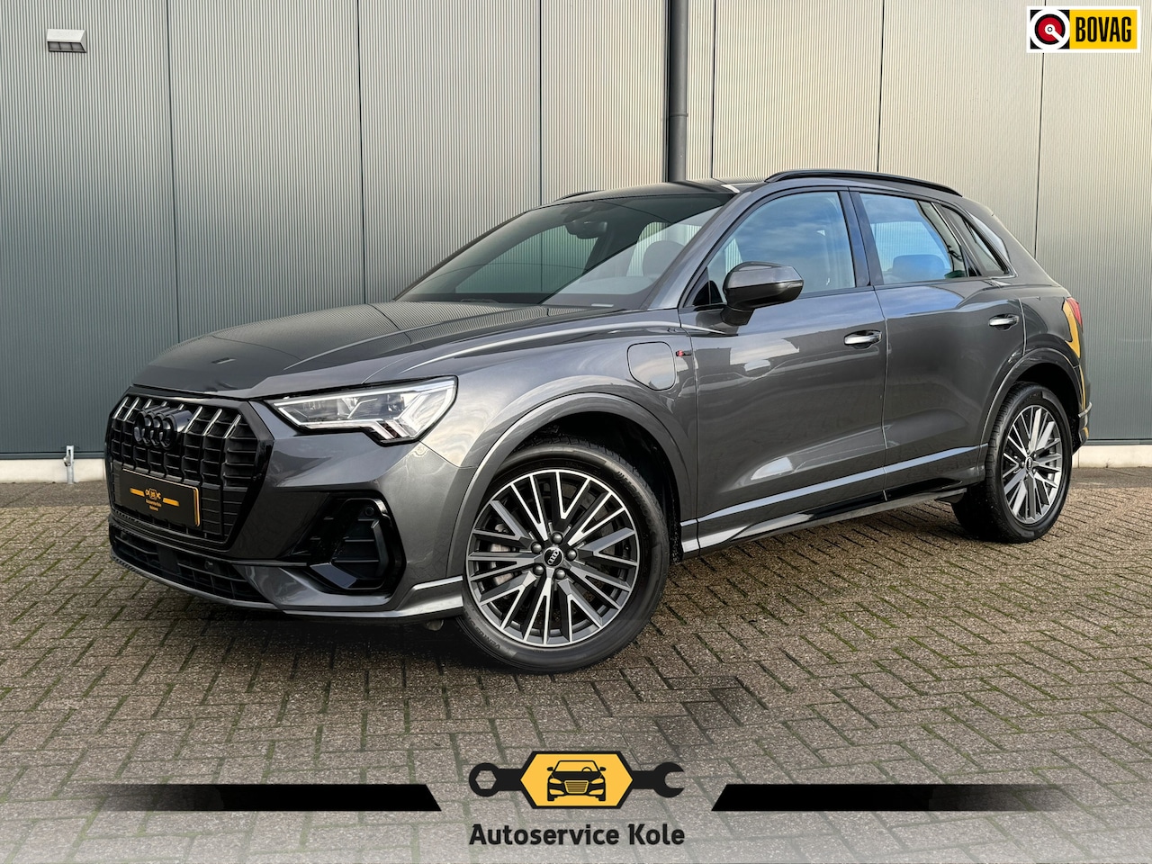 Audi Q3 - 45 TFSI Black Edition * S-Line * Elekrt. kofferklep * Camera * - AutoWereld.nl