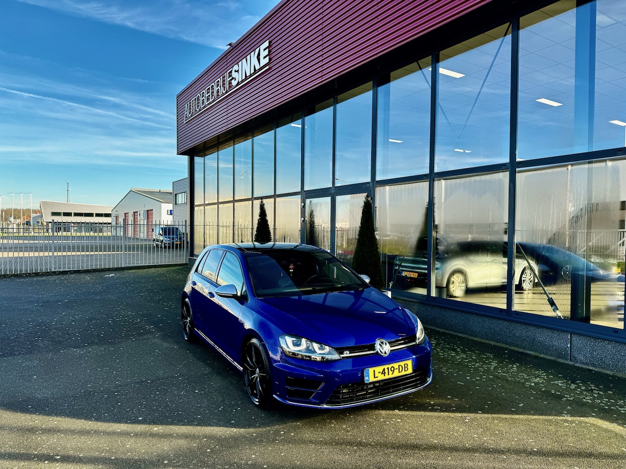 Volkswagen Golf - 2.0 TSI R 4Motion LEDER PANODAK - AutoWereld.nl