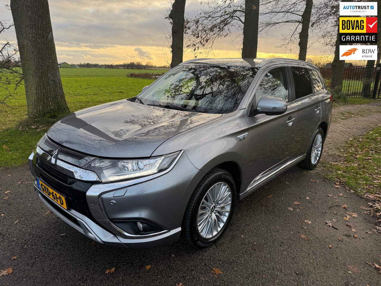 Mitsubishi Outlander - 2.4 PHEV Intense / Camera / Airco / Stoelverwarming / led / - AutoWereld.nl