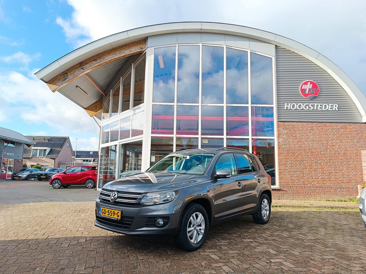 Volkswagen Tiguan - 1.4 TSI Comfort&Design, navigatie, trekhaak, pdc - AutoWereld.nl