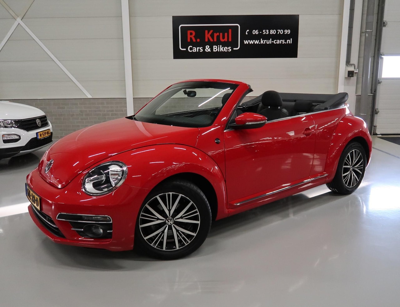 Volkswagen Beetle Cabriolet - 1.2 TSI Sound Navigatie App connect Airco-ecc Stoelverwarming Cruise control 1e Eigenaar S - AutoWereld.nl