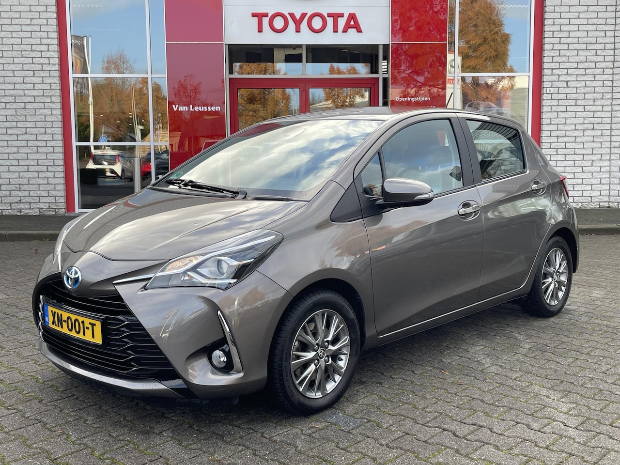 Toyota Yaris - 1.5 VVT-i DYNAMIC TREKHAAK AIRCO CAMERA 15" LM-VELGEN BLUETOOTH ELEK-RAMEN - AutoWereld.nl