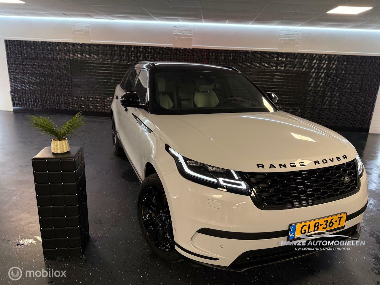 Land Rover Range Rover Velar - 2.0 P400e Turbo AWD HUD Pano - AutoWereld.nl