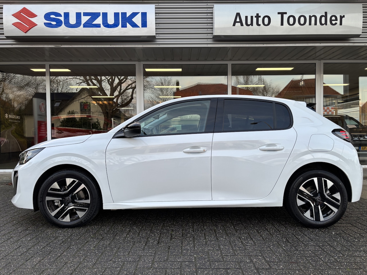 Peugeot 208 - Allure 1.2-100pk PureTech - AutoWereld.nl