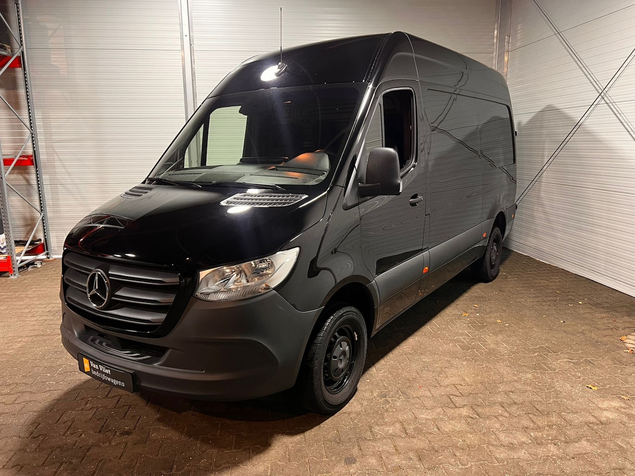 Mercedes-Benz Sprinter - 319 1.9 CDI L2H2 RWD 3500kg trekgewicht VVB BLACK EDITION LAGE KMSTAND - AutoWereld.nl