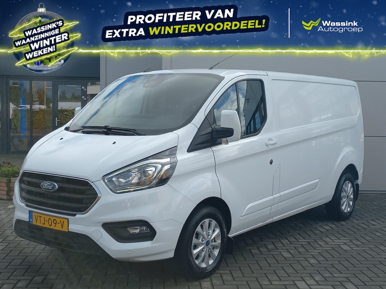 Ford Transit Custom - 2.0 TDCi 130pk L2H1 Limited + extra's | Airconditioning | Navigatie | Trekhaak (2800kg) | - AutoWereld.nl