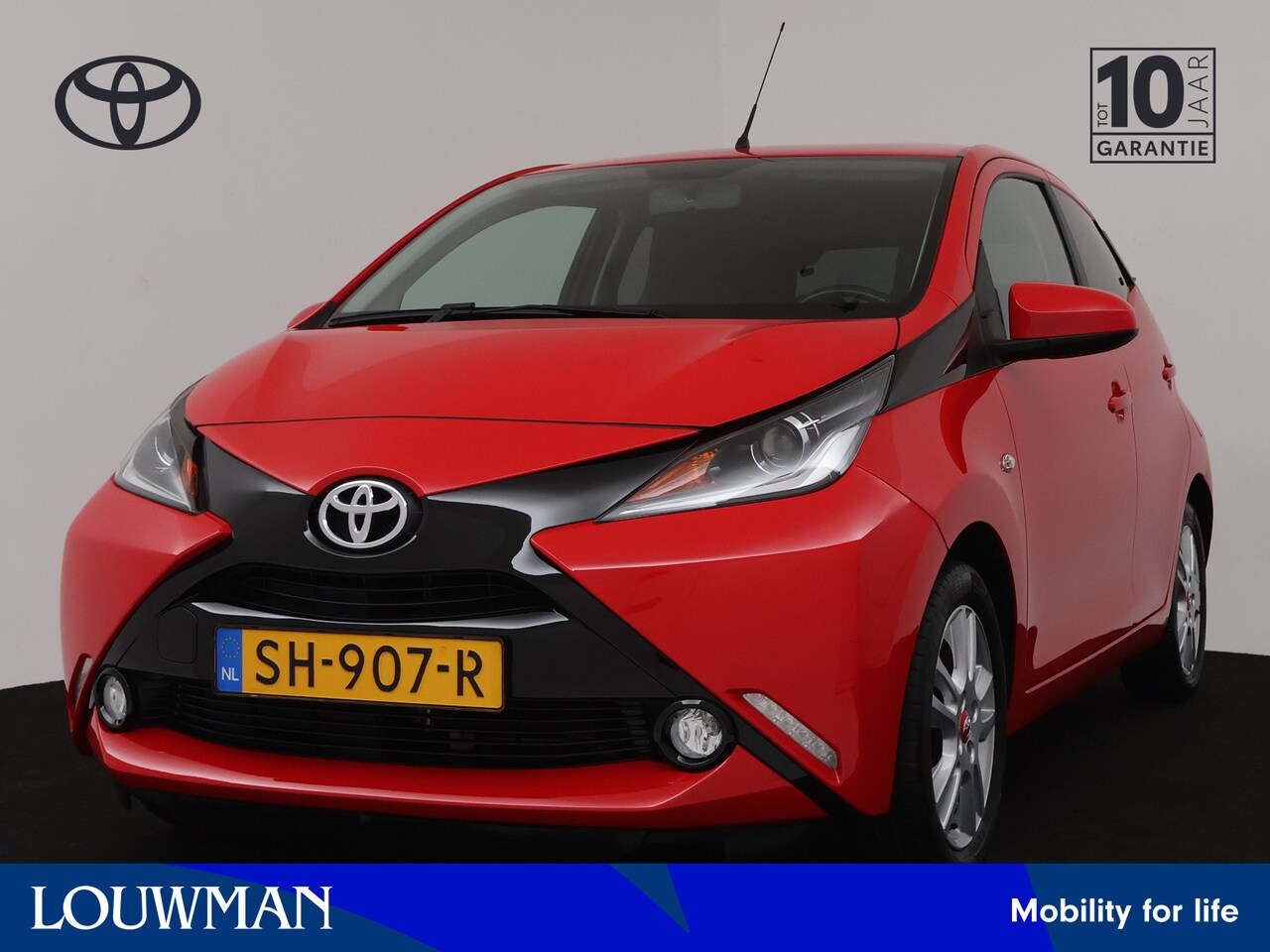 Toyota Aygo - 1.0 VVT-i x-joy | Airco Aut. | LM velgen | Camera | Half leder | - AutoWereld.nl