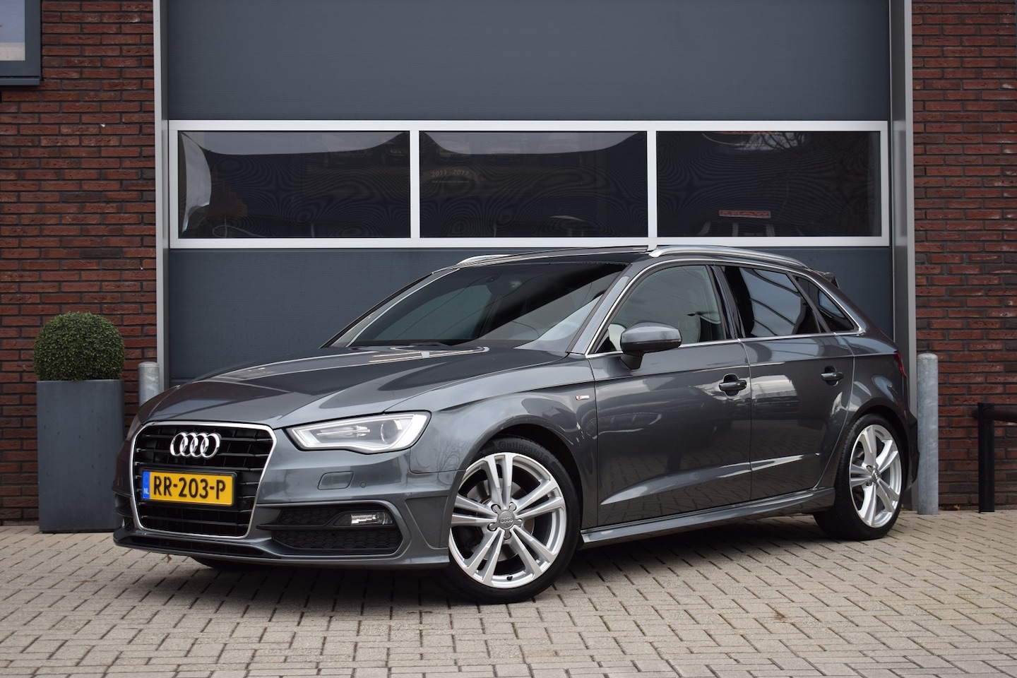 Audi A3 Sportback - 2.0 TDI 184pk S-line | Pano | Xenon | PDC | 18" - AutoWereld.nl