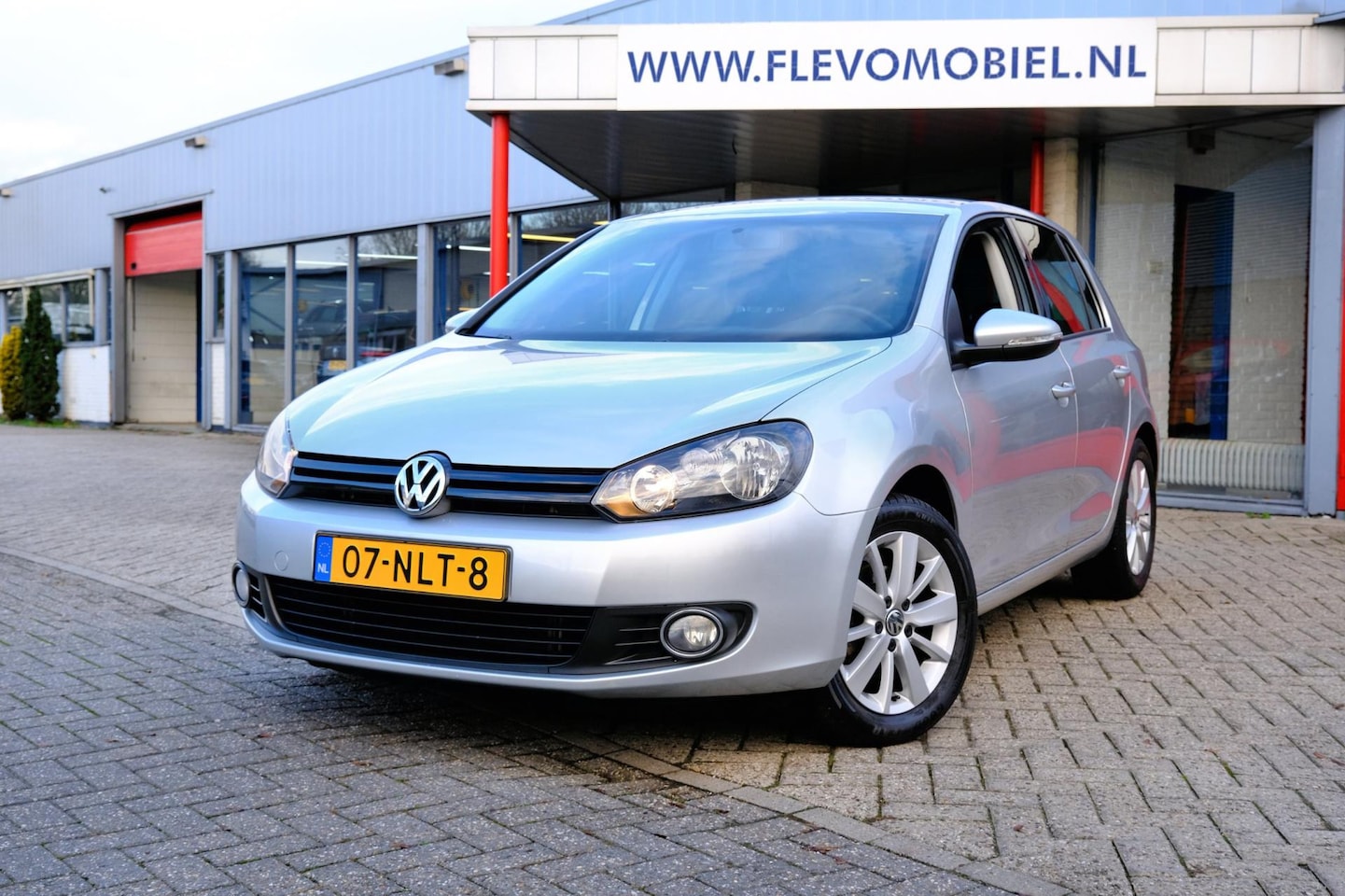 Volkswagen Golf - 1.2 TSI Tour II BlueMotion *66.430km!* Navi|1e Eig|Airco|LMV - AutoWereld.nl