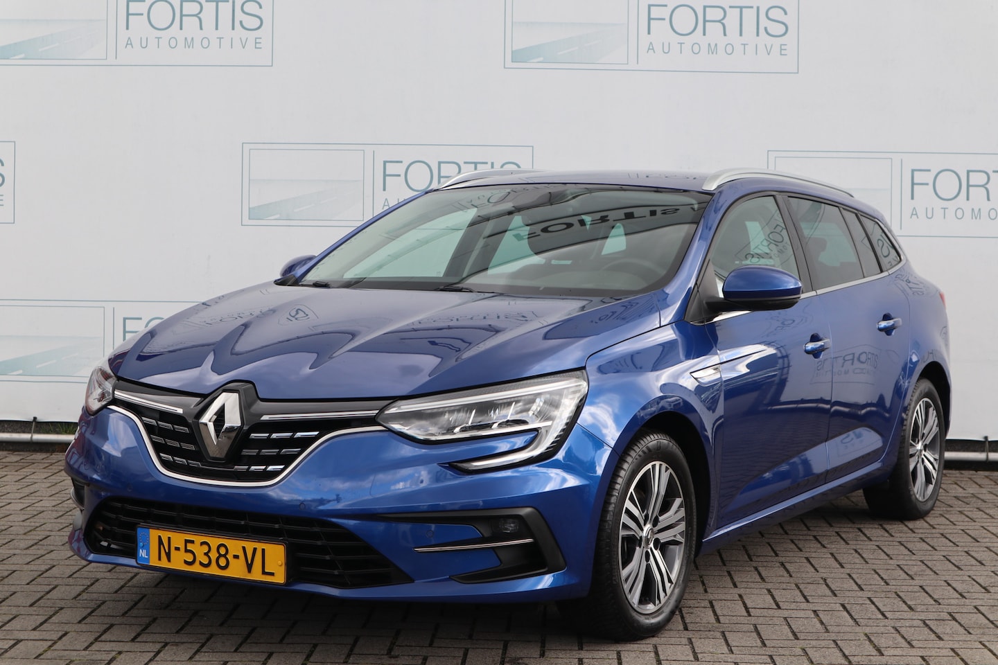 Renault Mégane Estate - TCe 140 Intens NL-AUTO | TREKHAAK | CARPLAY | FULL-LED - AutoWereld.nl