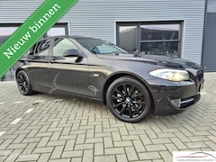 BMW 5-serie - 523i High Executive SCHUIFKANTELDAK 18" LEDER