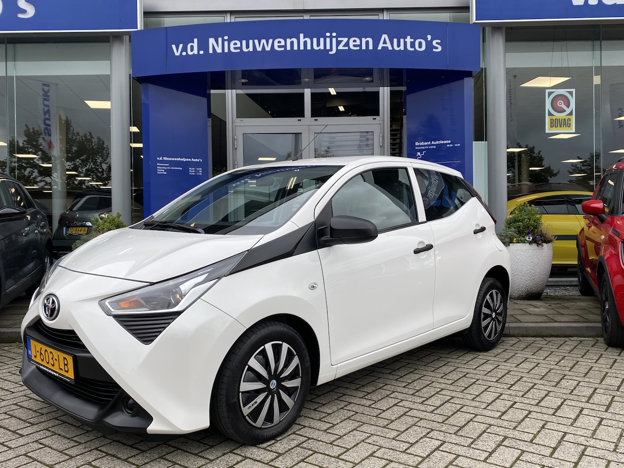 Toyota Aygo - 1.0 VVT-i x-fun Info Sven 0492588989 Info Sven 0492588989 - AutoWereld.nl