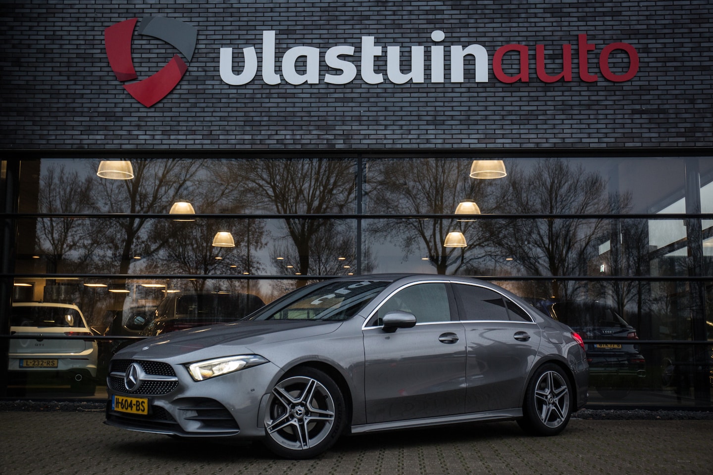 Mercedes-Benz A-klasse - 200 Business Solution AMG Dealeronderhouden, 1e eigenaar, trekhaak, apple carplay/android - AutoWereld.nl