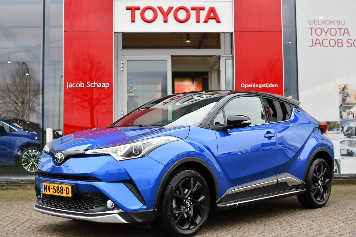 Toyota C-HR - 1.2 Turbo Bi-Tone 116pk | All-Seasons | Treeplanken | Navigatie | Chroom Pack | - AutoWereld.nl