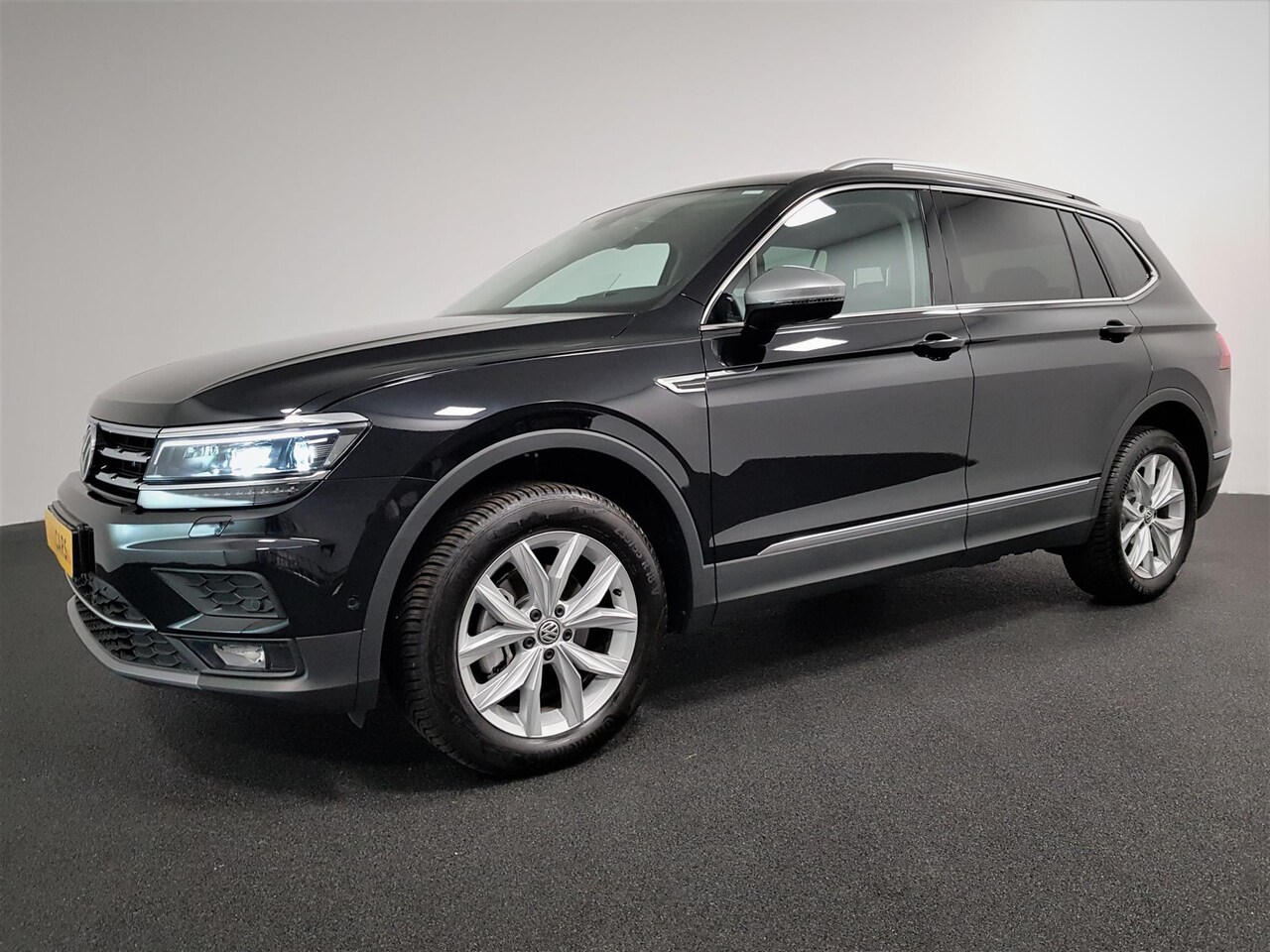 Volkswagen Tiguan Allspace - 1.5 TSI 150pk DSG Highline 7p. | Navigatie | Climate Control | Camera 360 | Parkeer Sensor - AutoWereld.nl