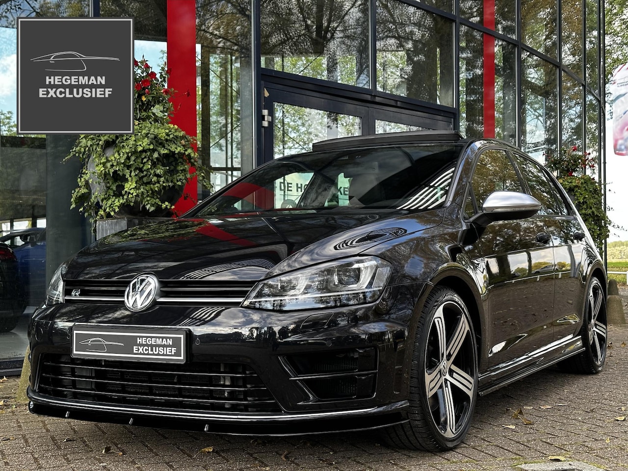 Volkswagen Golf - 2.0 TSI R 4Motion | Schuif-kanteldak | Keyless | Navi | CarPlay Leder | DCC | Stoelverwarm - AutoWereld.nl