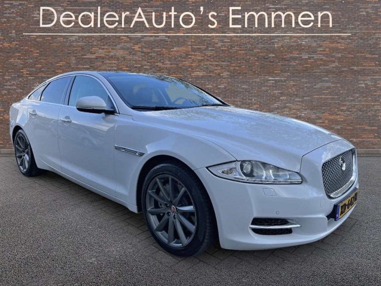 Jaguar XJ - 3.0 V6 341 PK SC AWD LEDER SCHUIFDAK LMV NAVIGATIE CRUISE - AutoWereld.nl