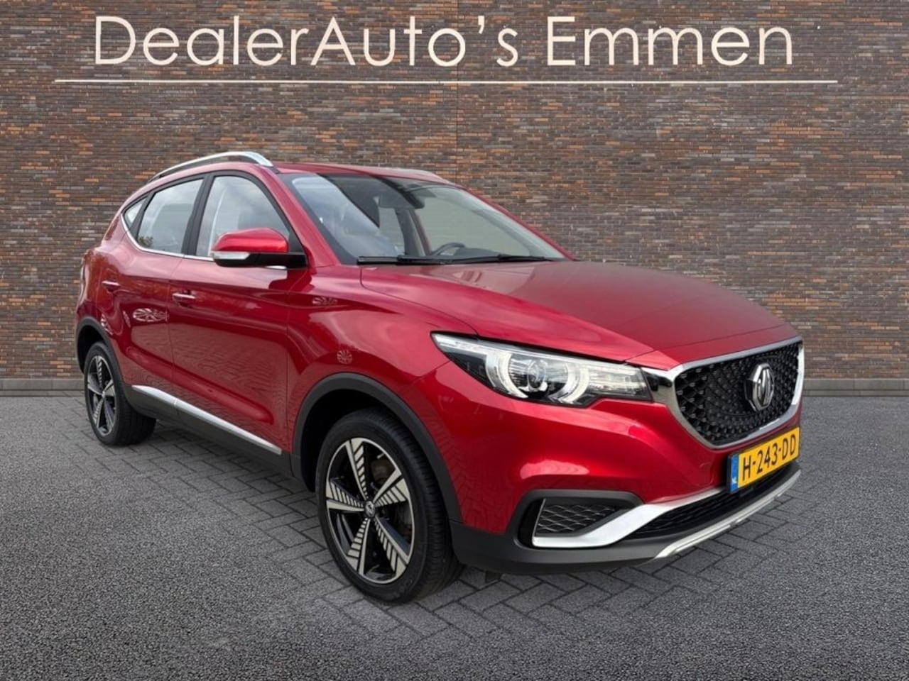 MG ZS - EV Luxury 45 kWh LEDER PANODAK LMV NAVIGATIE - AutoWereld.nl