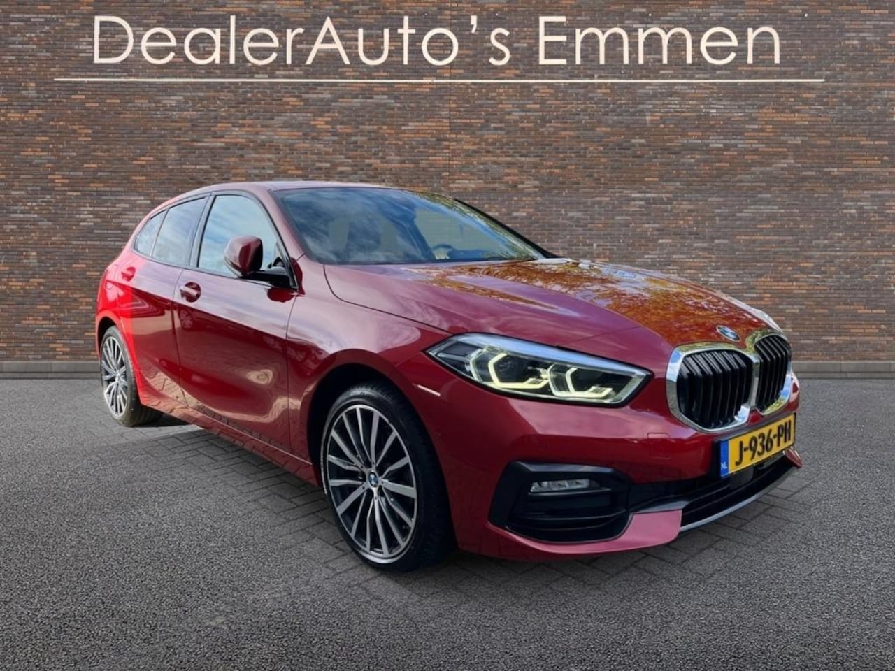 BMW 1-serie - 118i LED SPORTSTOELEN LEDER NAVIGATIE LMV - AutoWereld.nl