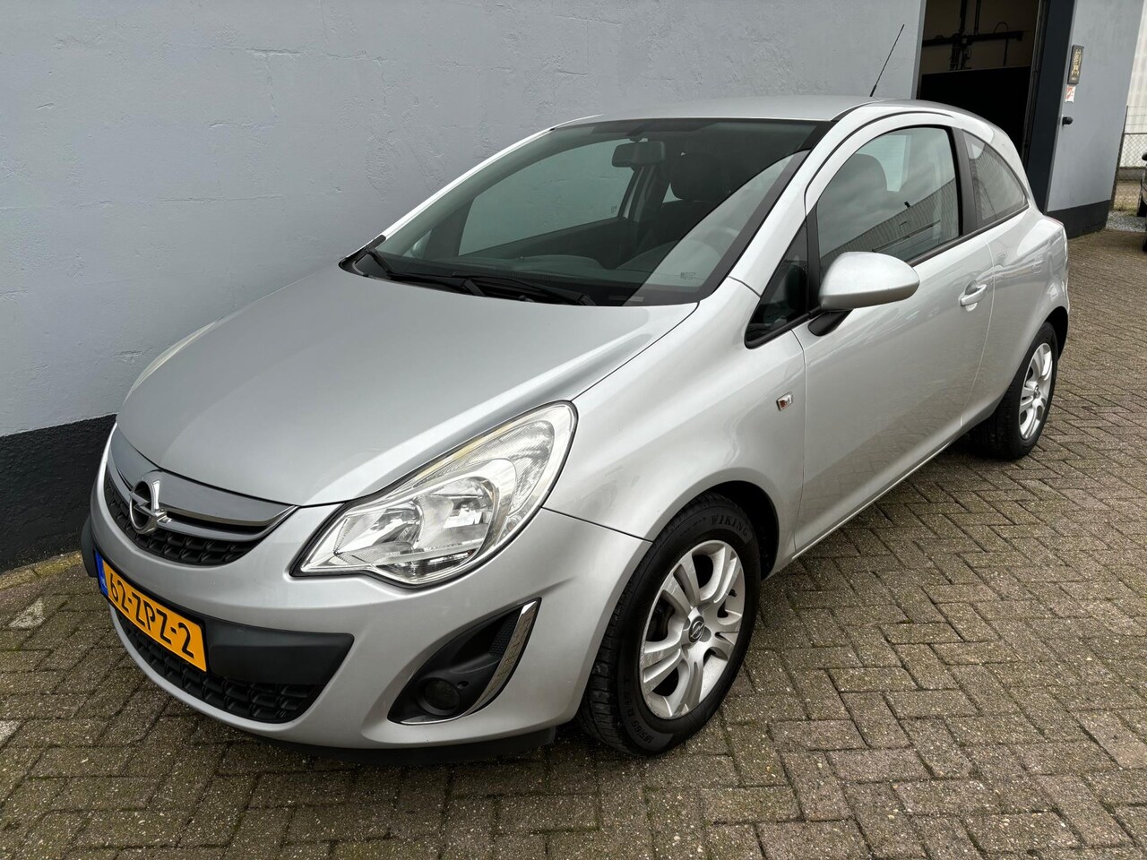 Opel Corsa - 1.2-16V Anniversary Edition 1.2-16V Anniversary Edition - AutoWereld.nl