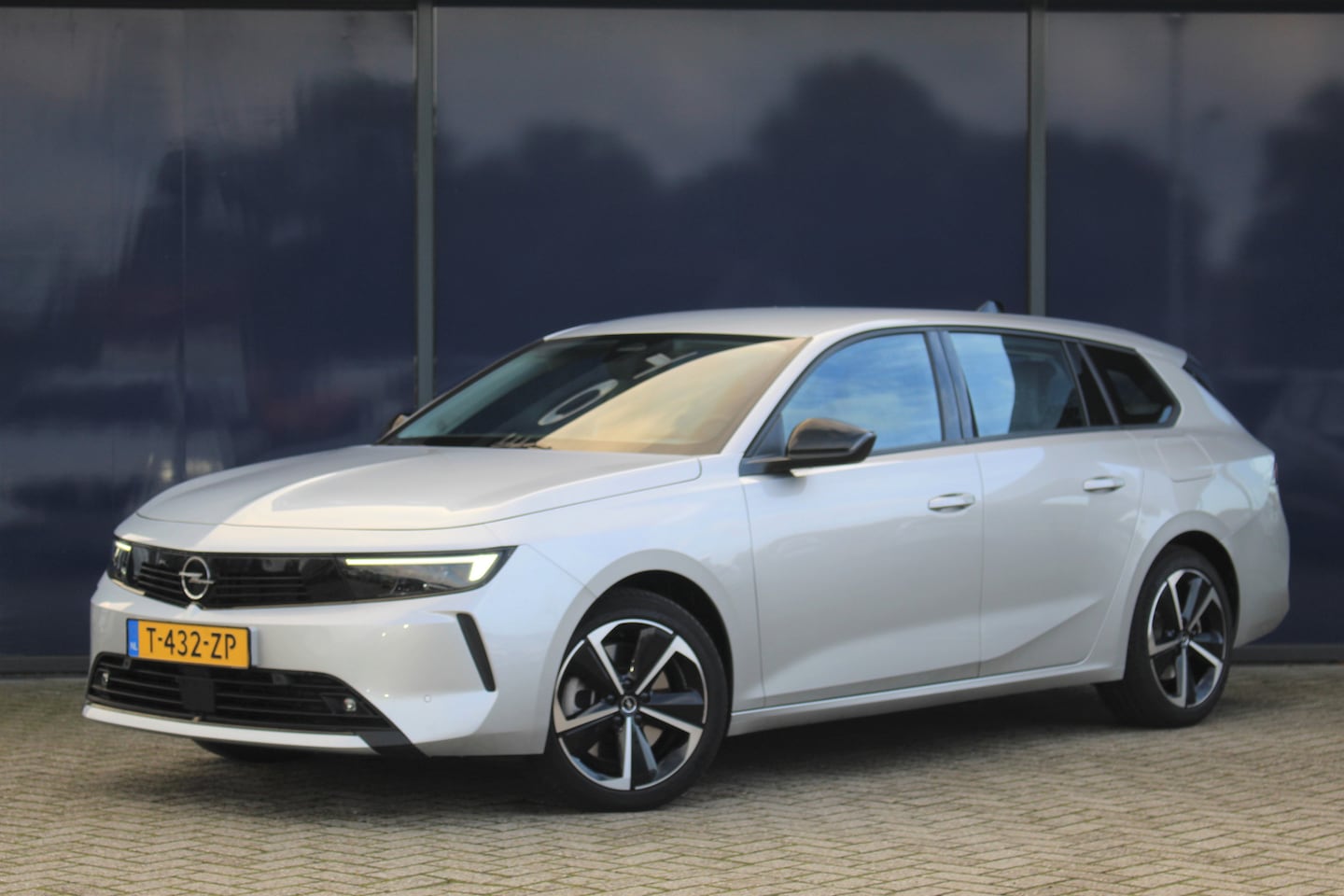 Opel Astra Sports Tourer - 1.6 Turbo Hybrid AUT. | Adap. Cruise C. | Nav | CarPlay | PDC V&A | LED | 17" LMV | - AutoWereld.nl