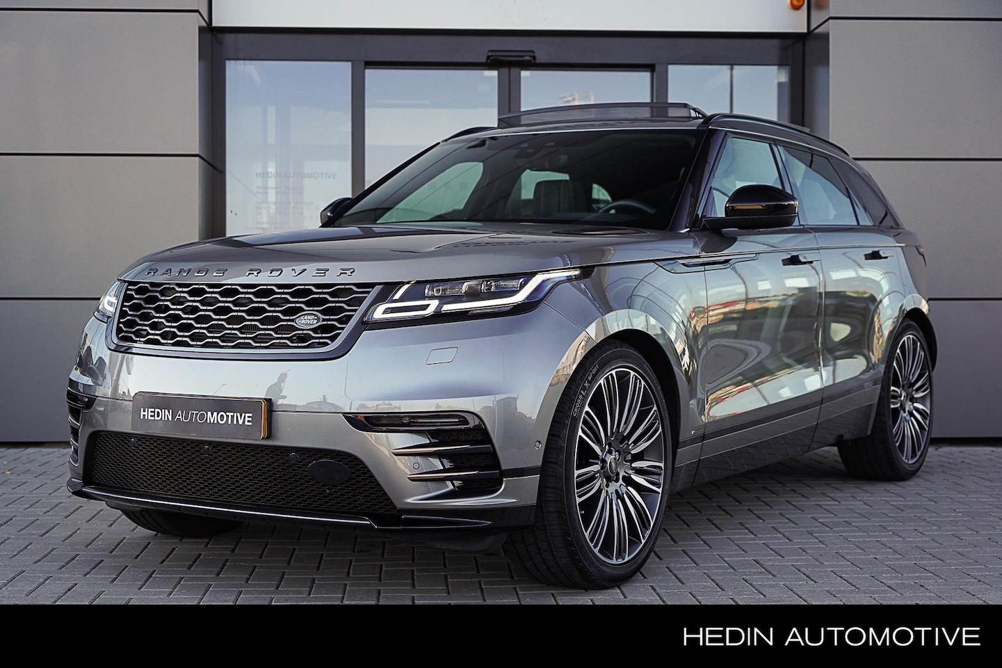 Land Rover Range Rover Velar - 3.0 V6 AWD R-Dynamic HSE | NAP KM stand | Massage en koeling | Trekhaak | Elektrisch Panor - AutoWereld.nl