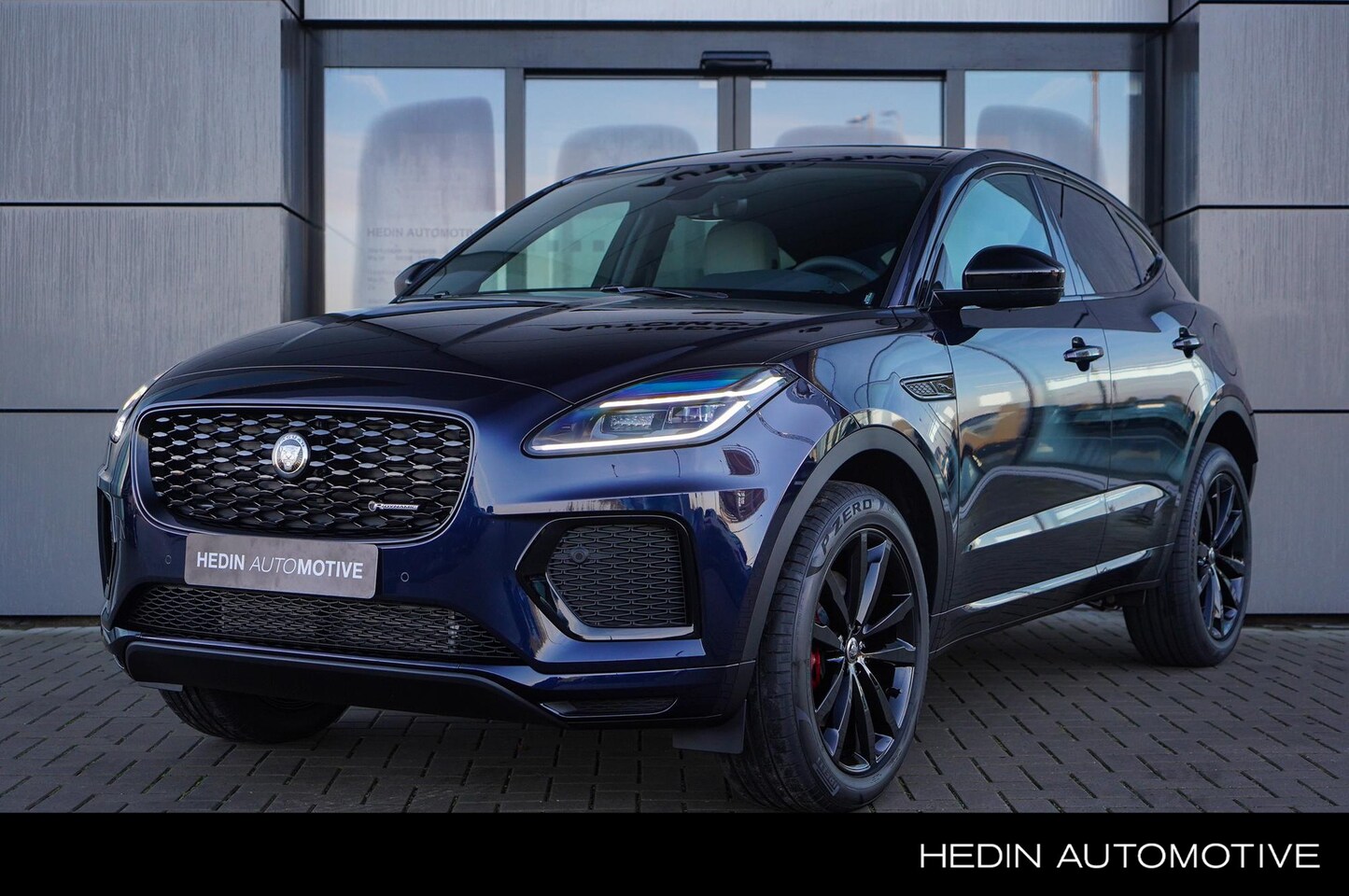 Jaguar E-Pace - 1.5 P270e AWD R-Dynamic SE | Cloud leder | Direct leverbaar | Panoramadak | 20" Gloss Blac - AutoWereld.nl